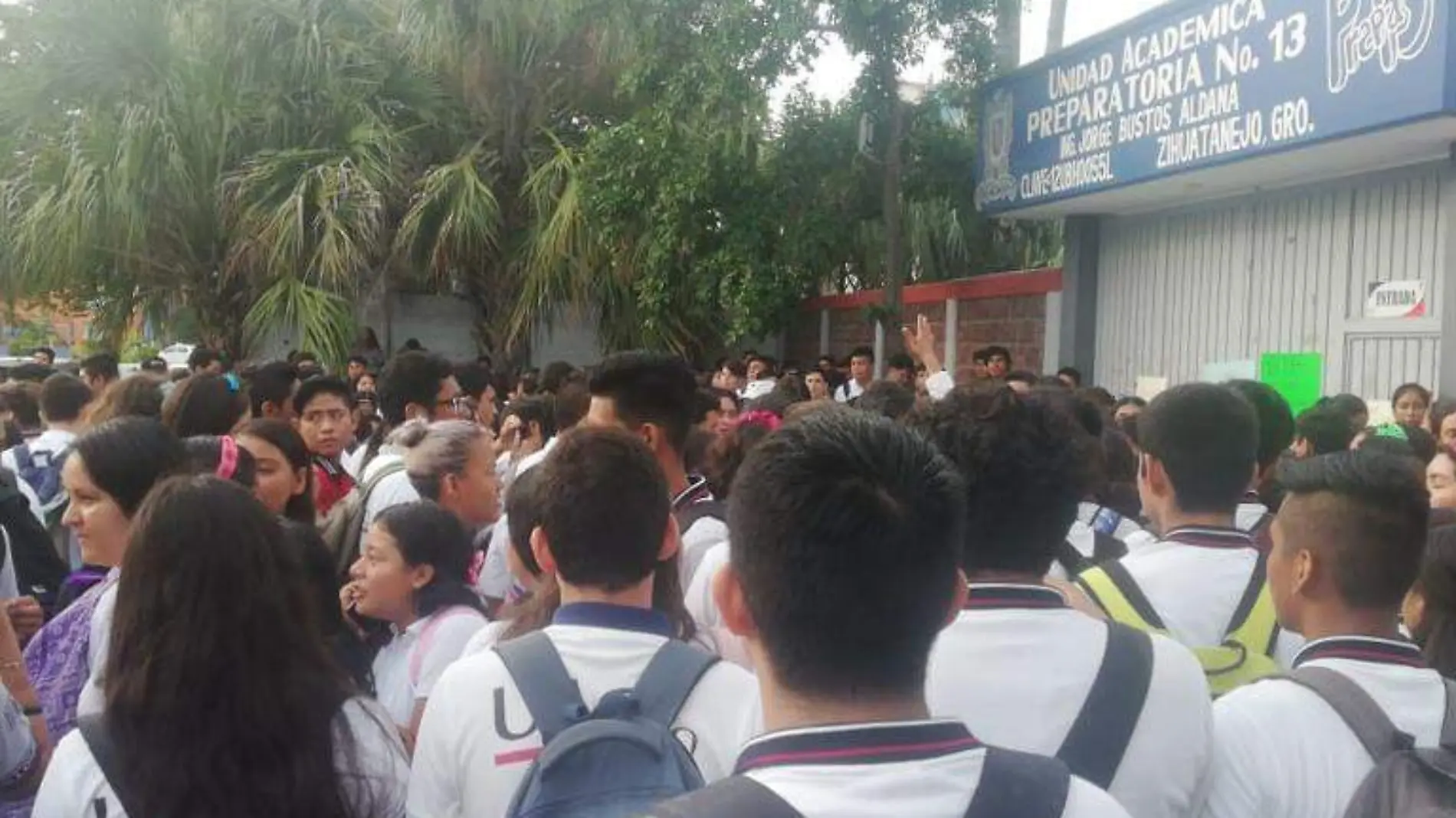 Alumnos toma de preparatoria